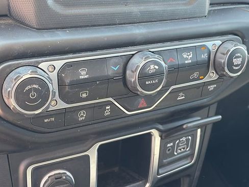 Used 2022 Jeep Wrangler Unlimited Sport AWD/4WD image 17