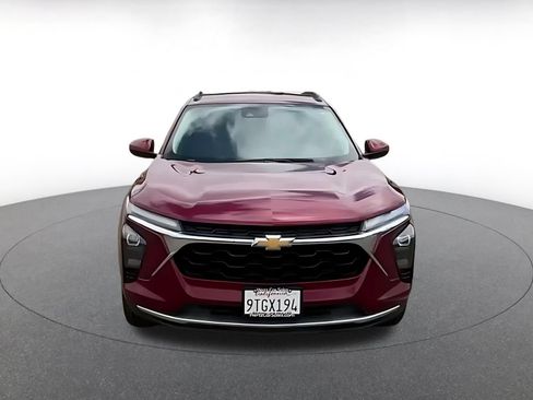 Used 2025 Chevrolet Trax LT w/ LT Convenience Package FWD image 4