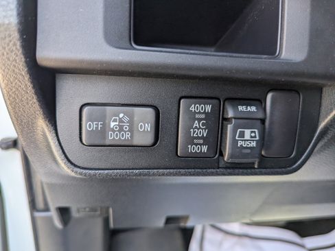 Used 2017 Toyota Tacoma TRD Off-Road AWD/4WD image 14