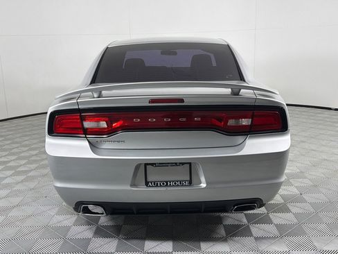 Used 2012 Dodge Charger SE RWD image 5