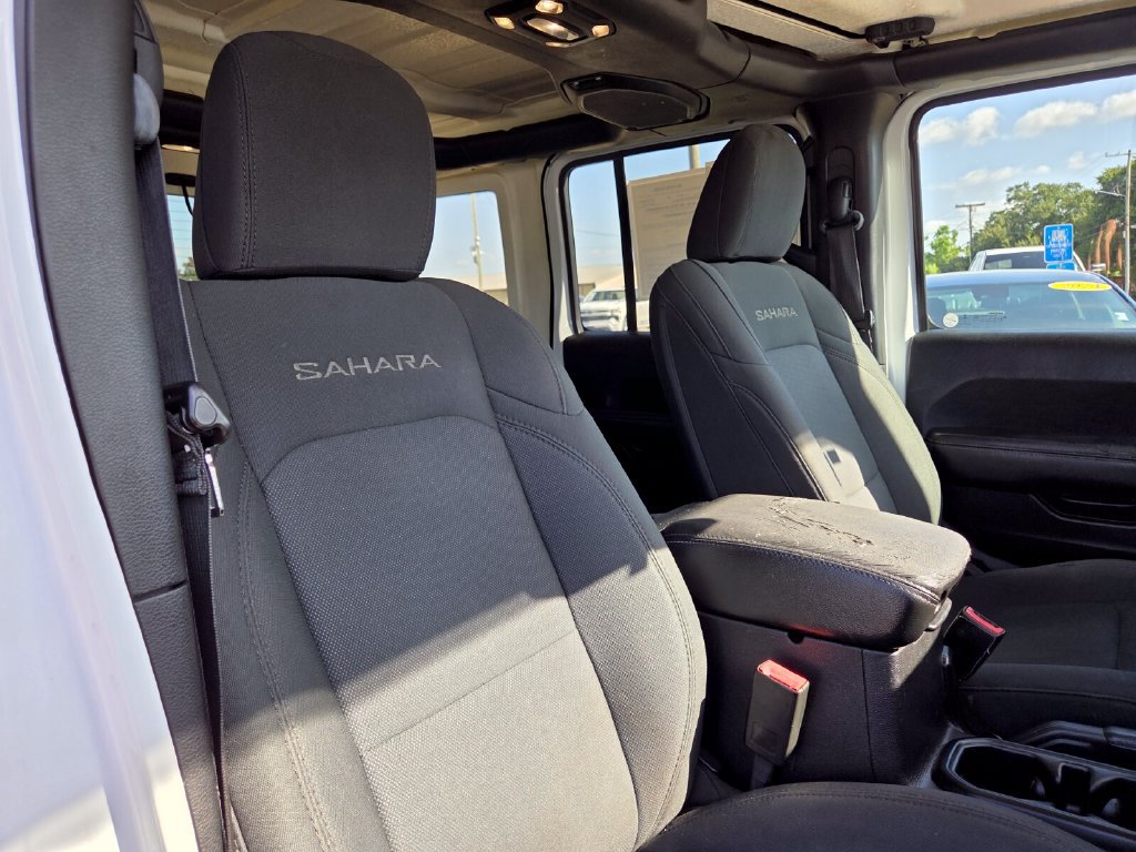Used 2019 Jeep Wrangler Unlimited Sahara w/ Safety Group AWD/4WD image 28