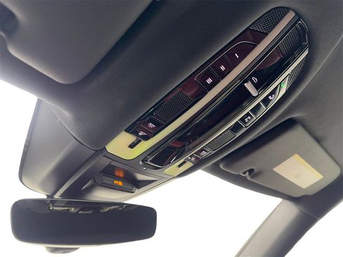 Used 2020 Porsche Cayenne w/ Premium Package image 71