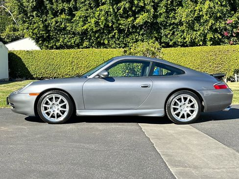 Used 2001 Porsche 911 Carrera 4 image 2