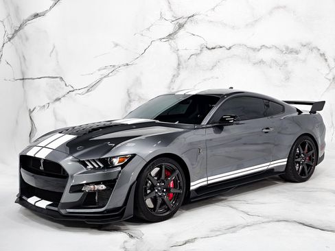 Used 2022 Ford Mustang Shelby GT500 w/ Carbon Fiber Track Pack image 11