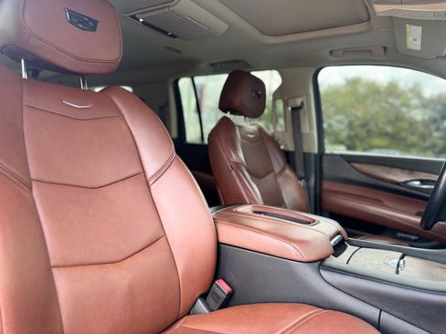Used 2016 Cadillac Escalade ESV Luxury image 41