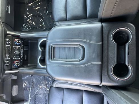 Used 2024 Chevrolet Suburban LT image 16