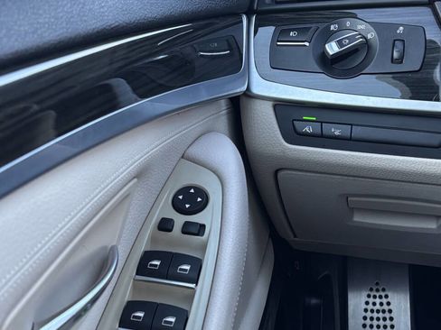 Used 2013 BMW 550i xDrive Sedan image 24