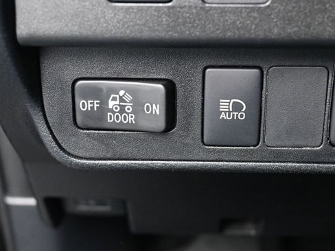 Used 2020 Toyota Tacoma SR image 14