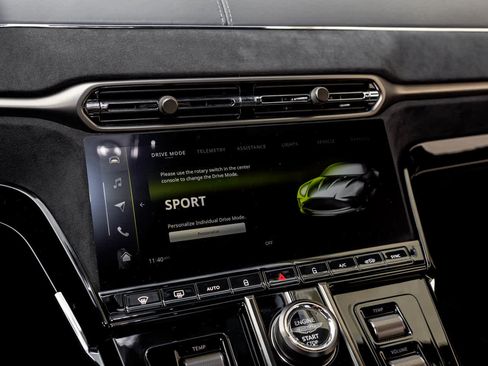 Used 2025 Aston Martin V8 Vantage Coupe image 49