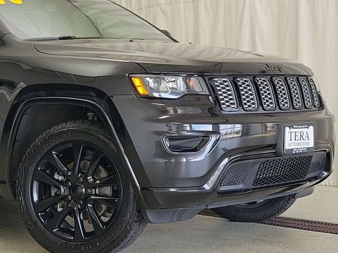 Used 2018 Jeep Grand Cherokee Altitude AWD/4WD image 6
