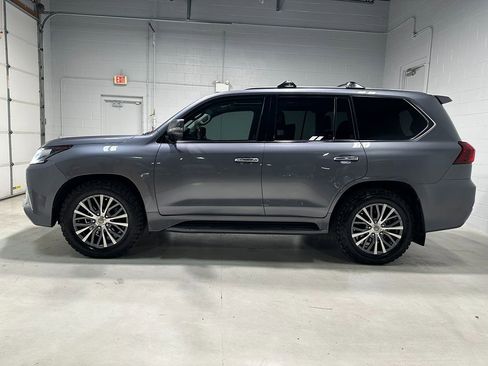 Used 2016 Lexus LX 570 4WD w/ Luxury Package image 22