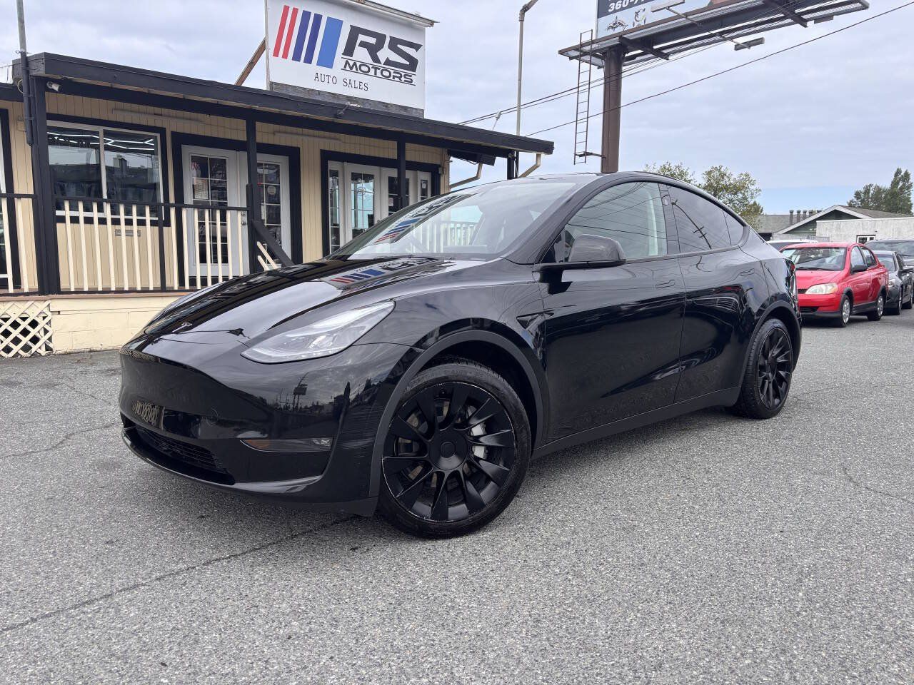 Used 2024 Tesla Model Y Long Range AWD/4WD image 1