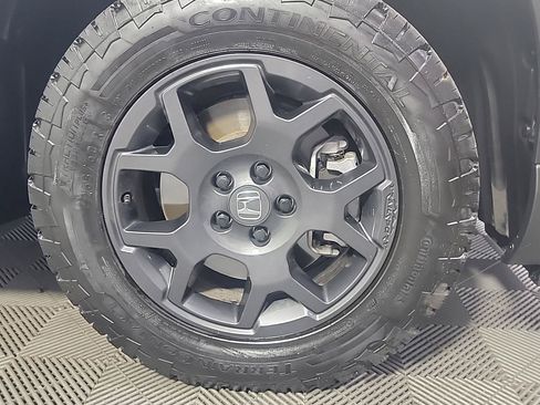 Certified 2025 Honda Pilot TrailSport image 3