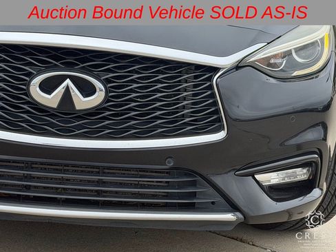 Used 2017 INFINITI QX30 Premium w/ Navigation Package image 3