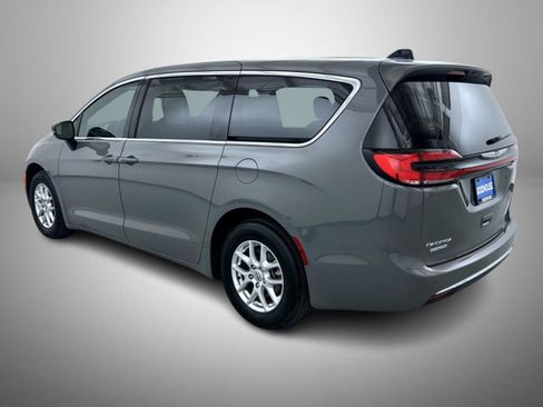 Certified 2025 Chrysler Pacifica Select image 7