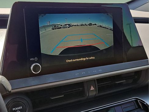 Used 2023 Toyota Prius LE image 18