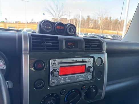 Used 2014 Toyota FJ Cruiser Base w/ Upgrade Package image 5