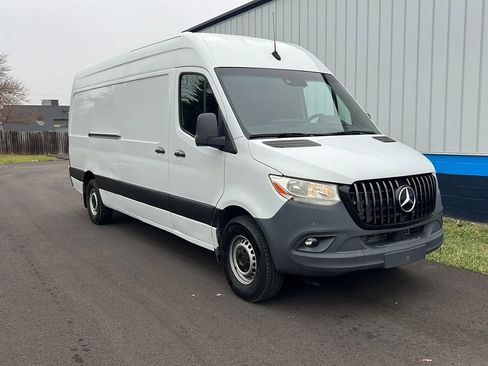 Used 2020 Freightliner Sprinter 2500 image 3