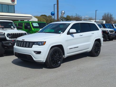 Used 2020 Jeep Grand Cherokee Altitude image 9