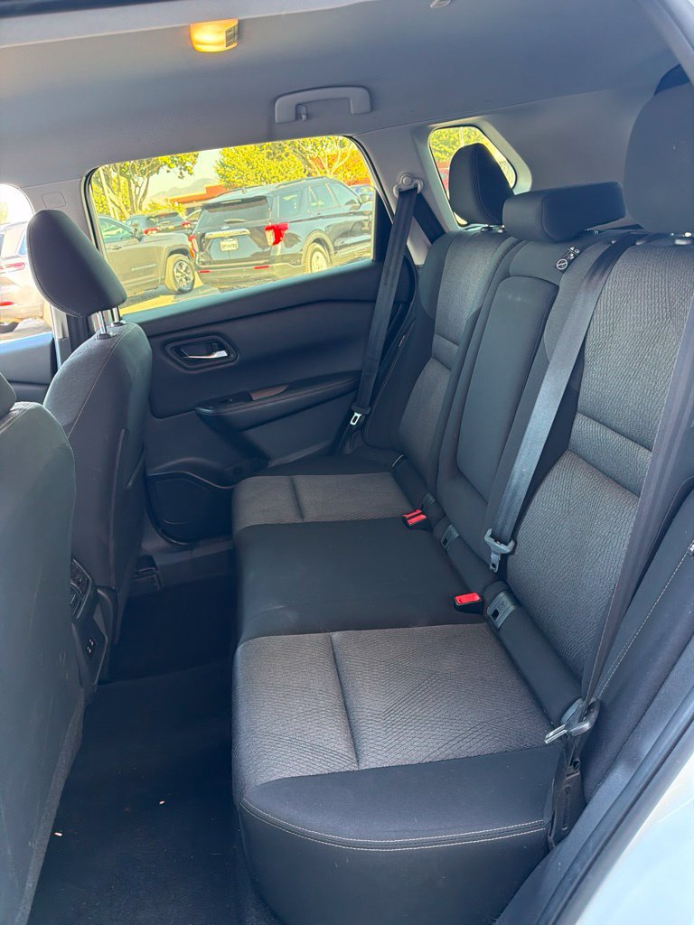 Used 2024 Nissan Rogue SV FWD image 5