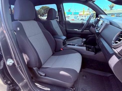 Used 2021 Toyota Tacoma TRD Off-Road w/ Technology Package AWD/4WD image 24
