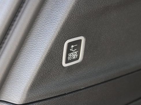 New 2027 Chrysler Pacifica Select w/ Family Tech Group FWD image 9