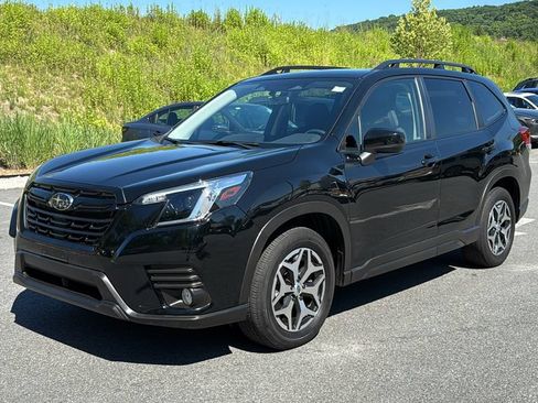 Certified 2023 Subaru Forester Premium AWD/4WD image 3