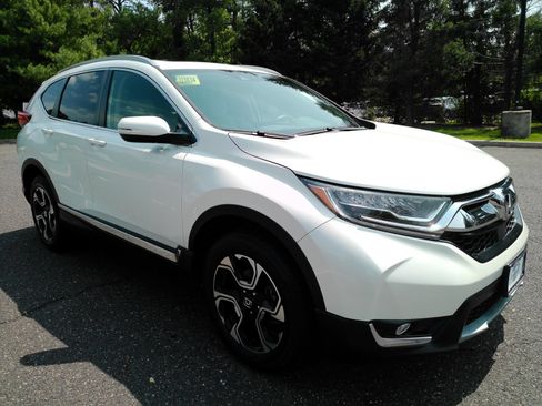 Used 2018 Honda CR-V Touring image 2