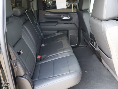 Certified 2025 Chevrolet Silverado 1500 LTZ w/ Technology Package image 36