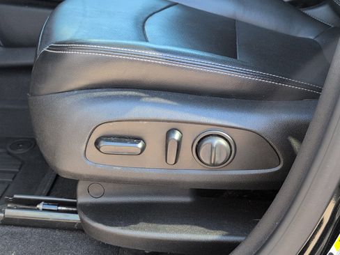 Used 2022 GMC Terrain SLT w/ Tech Package image 15