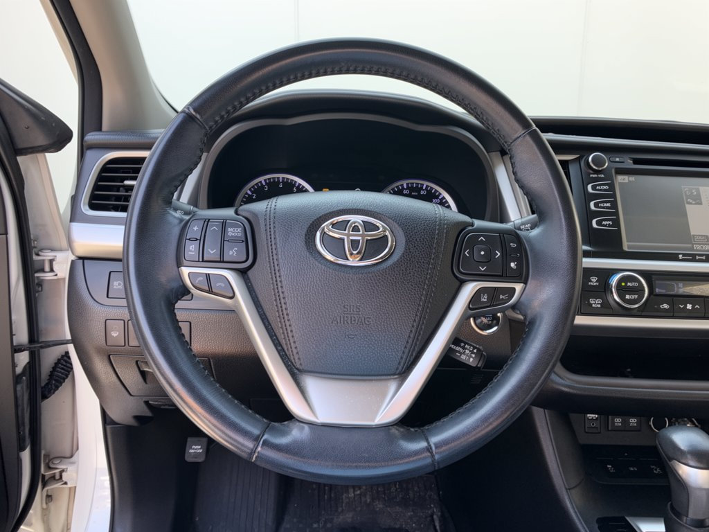 Used 2018 Toyota Highlander XLE AWD/4WD image 10