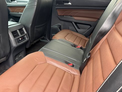 Used 2022 Volkswagen Atlas SEL Premium image 12