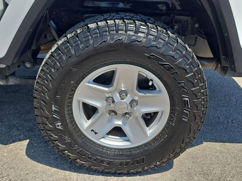 Used 2020 Jeep Gladiator Sport w/ Quick Order Package 24S AWD/4WD image 29