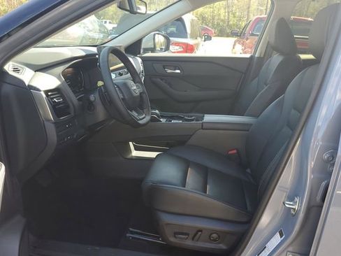Certified 2025 Nissan Rogue SL w/ Tech Package AWD/4WD image 13