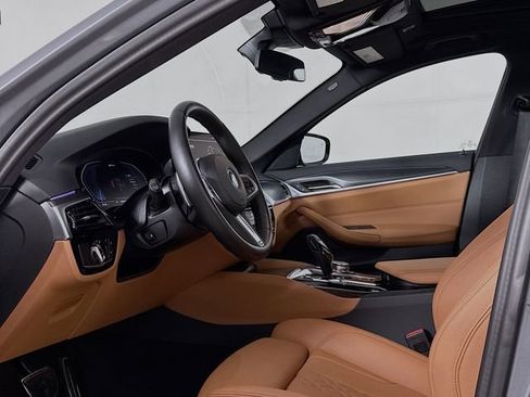 Used 2023 BMW 530e w/ M Sport Package RWD image 9