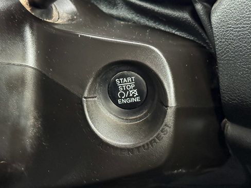 Used 2018 Jeep Renegade Sport w/ Power & Air Group image 19