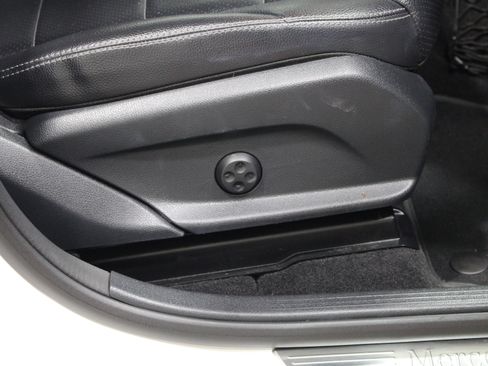 Used 2019 Mercedes-Benz GLC 300 4MATIC image 27