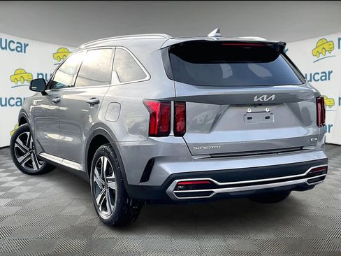 Used 2023 Kia Sorento EX w/ Panoramic Sunroof Package image 4