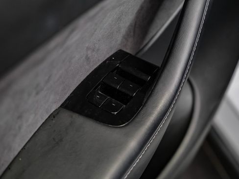 Used 2021 Tesla Model Y Long Range image 38