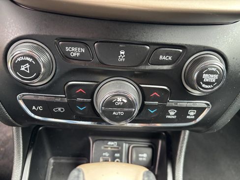 Used 2014 Jeep Cherokee Limited FWD image 28