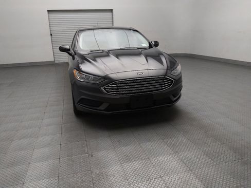 Used 2017 Ford Fusion SE w/ Fusion SE Technology Package FWD image 14