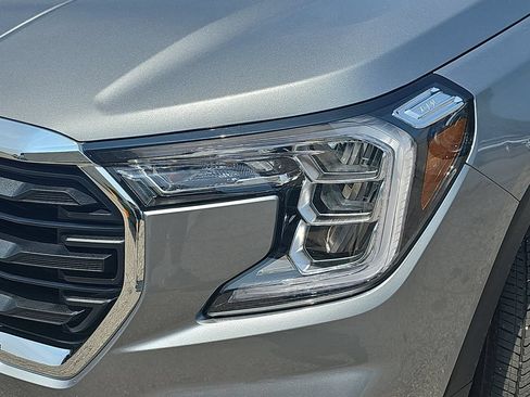 Certified 2024 GMC Terrain SLE w/ Driver Convenience Package AWD/4WD image 35