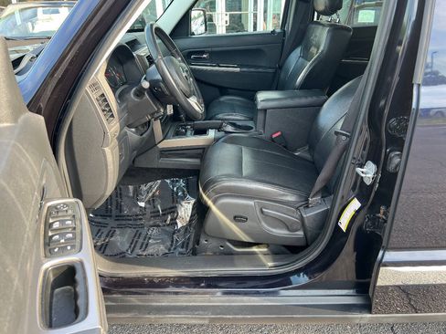 Used 2011 Jeep Liberty Limited w/ Tire & Wheel Group AWD/4WD image 21