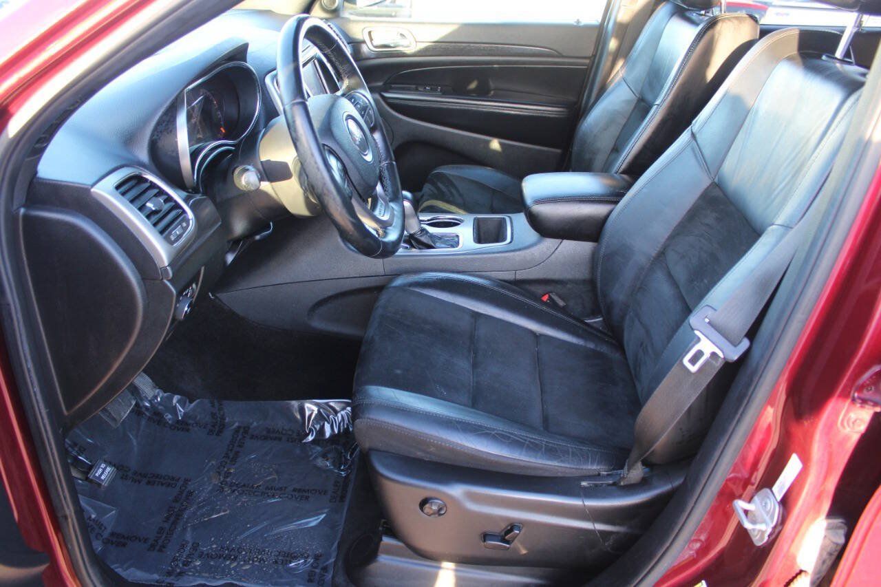 Used 2018 Jeep Grand Cherokee Altitude AWD/4WD image 12