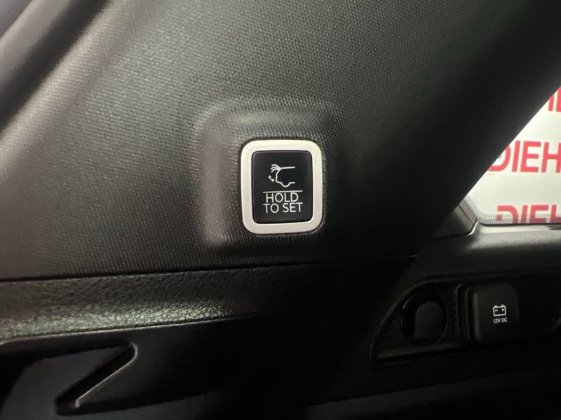Used 2025 Jeep Grand Cherokee Altitude AWD/4WD image 9