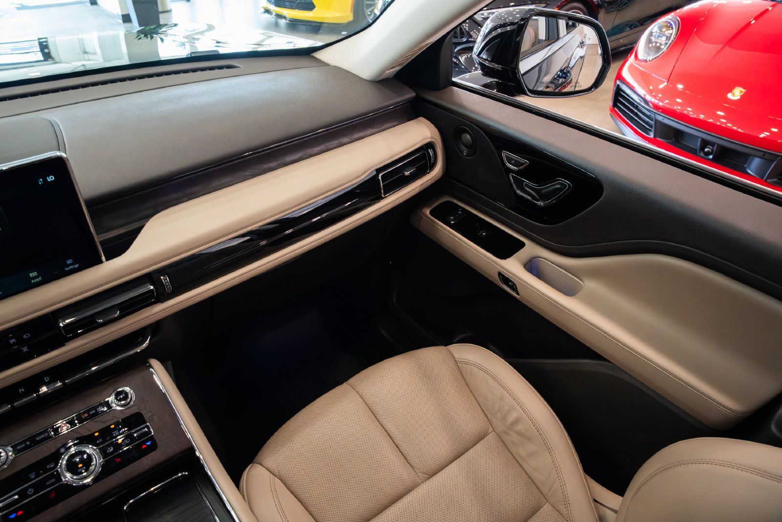 Used 2022 Lincoln Aviator Reserve RWD image 11