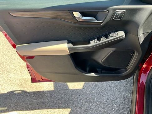 Used 2020 Ford Escape Titanium AWD/4WD image 18