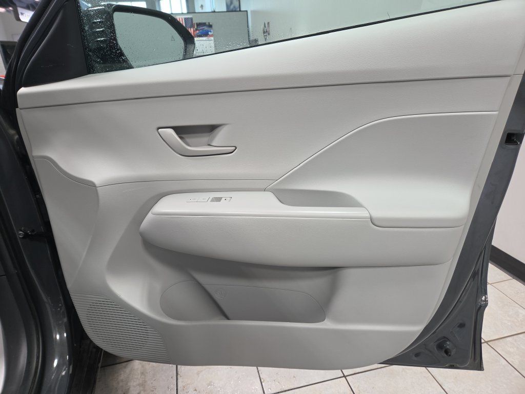 Used 2025 Hyundai Kona SEL AWD/4WD image 17