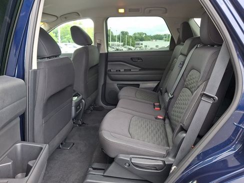 Used 2025 Nissan Pathfinder SV AWD/4WD image 10