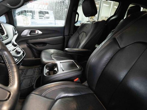 Used 2020 Chrysler Pacifica Touring-L Plus w/ Advanced Safetytec Group image 10